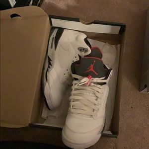 Air Jordan 5s 5 in men’s 6.5 in women